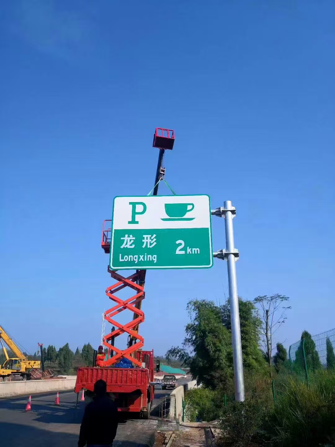 武汉市限高架指路牌 - 哪里好